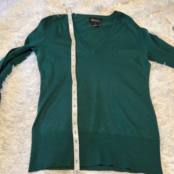 Green V neck Sweater CO-OP by: Barneys New York - Picture 6 of 12